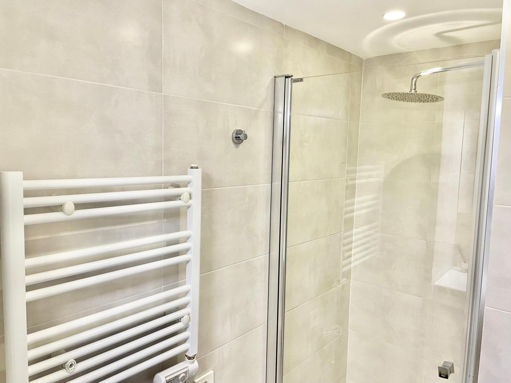 Apartamento San Lorenzo Playa. Vistas Al Mar. Gijón Exterior foto