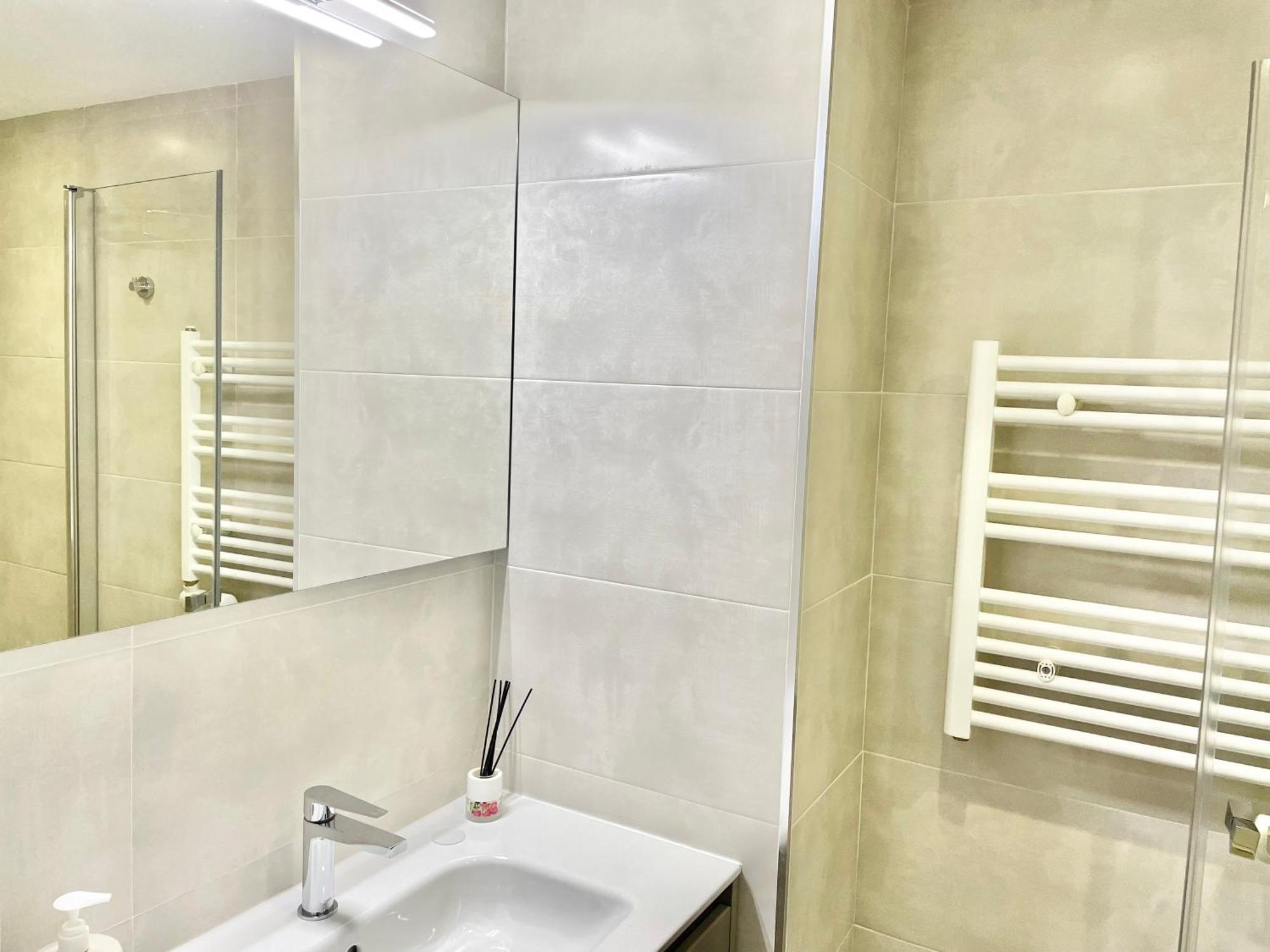 Apartamento San Lorenzo Playa. Vistas Al Mar. Gijón Exterior foto